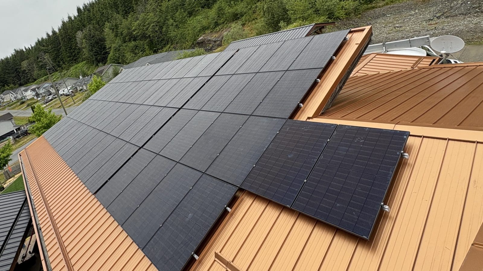 Roof top view of the solar panels on the daycare building of the Quatsino First Nation.